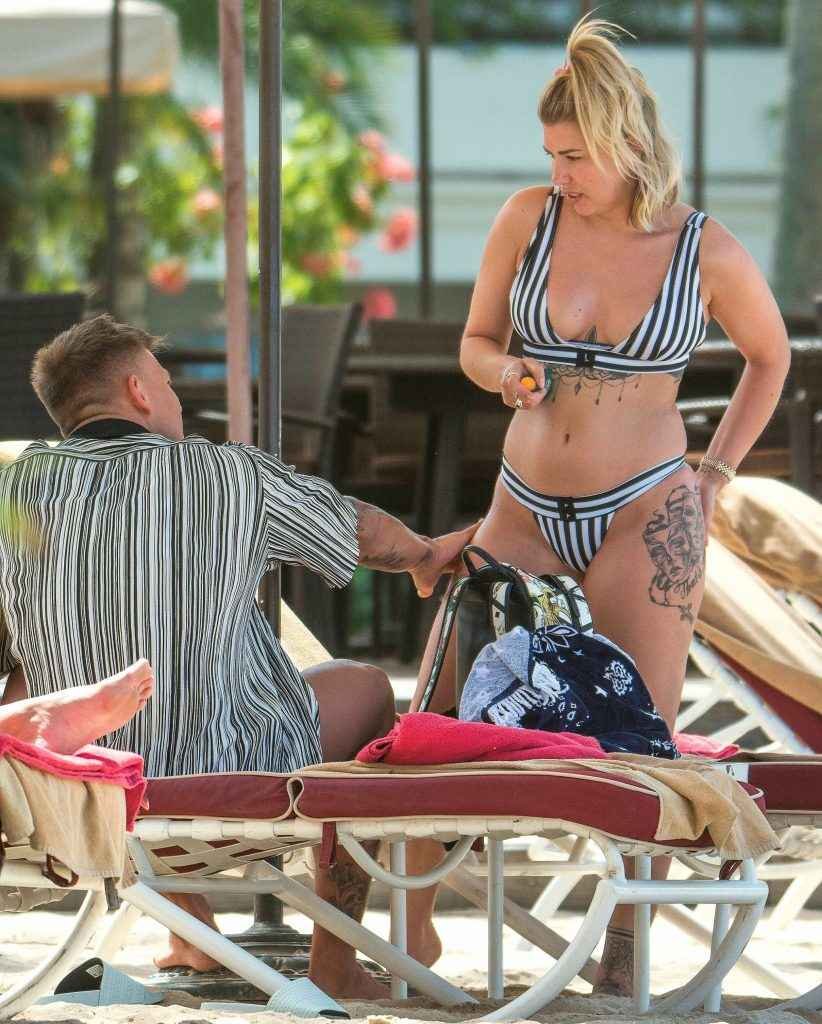 Olivia Buckland enfile les bikinis à La Barbade