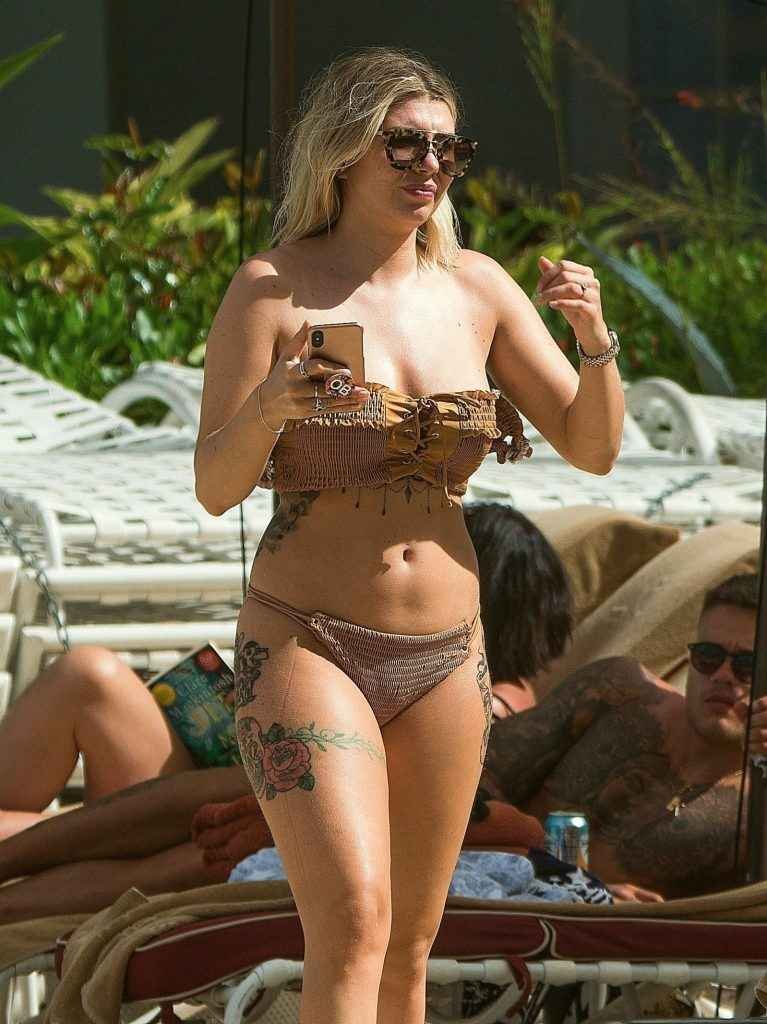 Olivia Buckland toujours en bikini à La Barbade