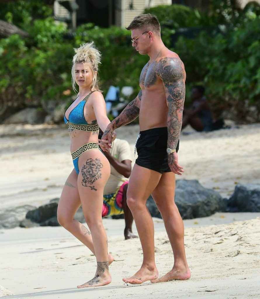 Olivia Buckland enfile les bikinis à La Barbade