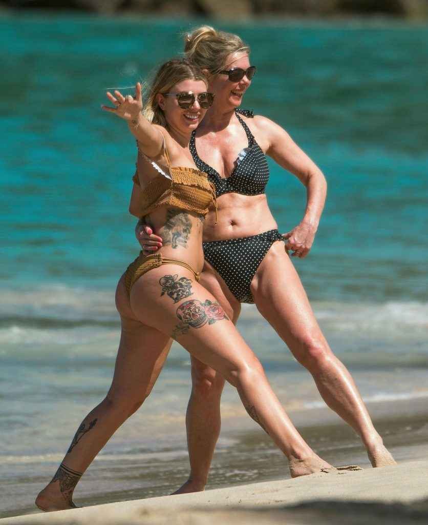 Olivia Buckland toujours en bikini à La Barbade