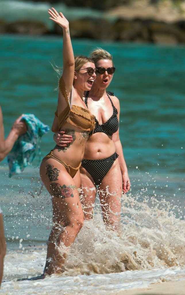 Olivia Buckland toujours en bikini à La Barbade