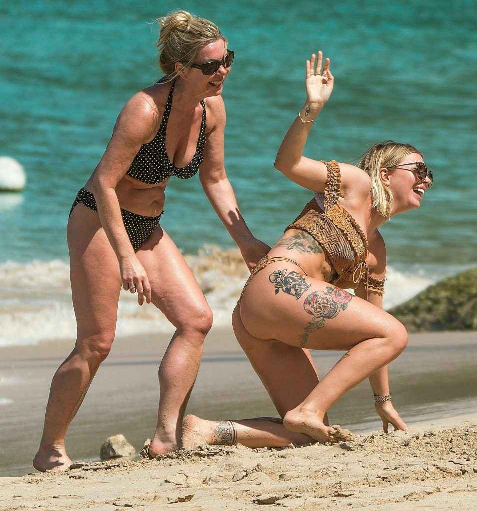 Olivia Buckland toujours en bikini à La Barbade