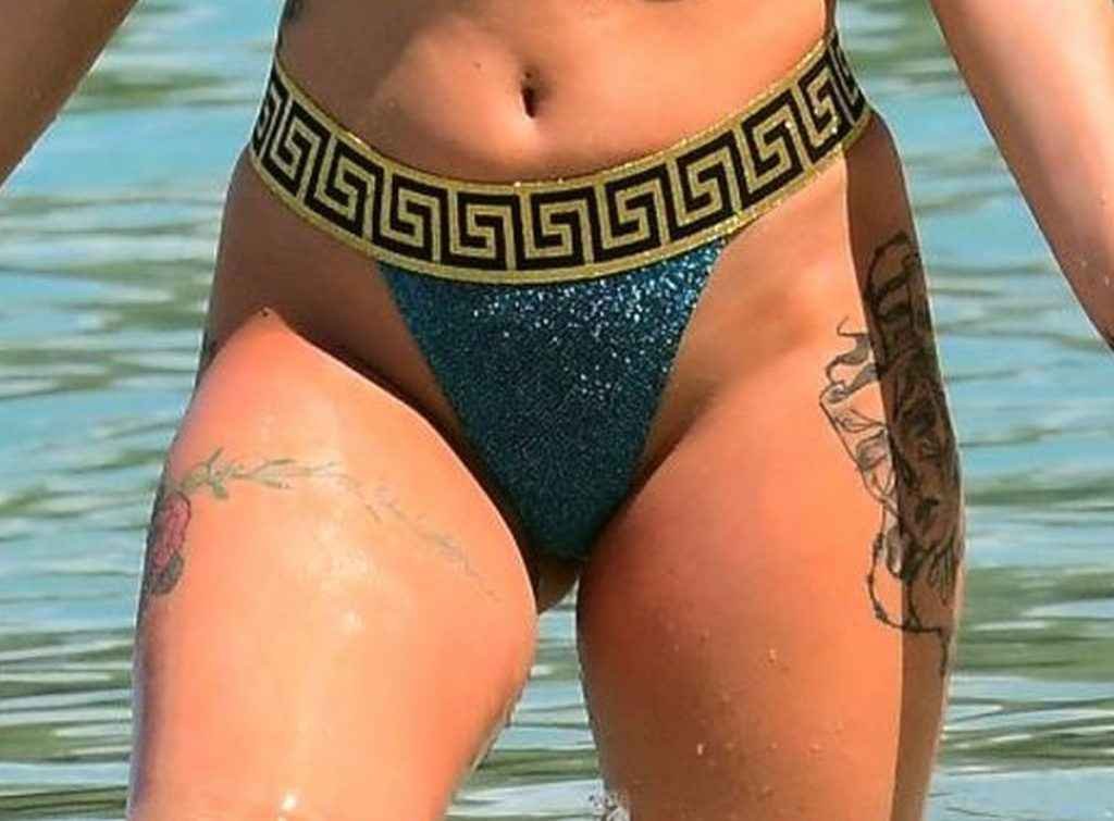 Olivia Buckland enfile les bikinis à La Barbade