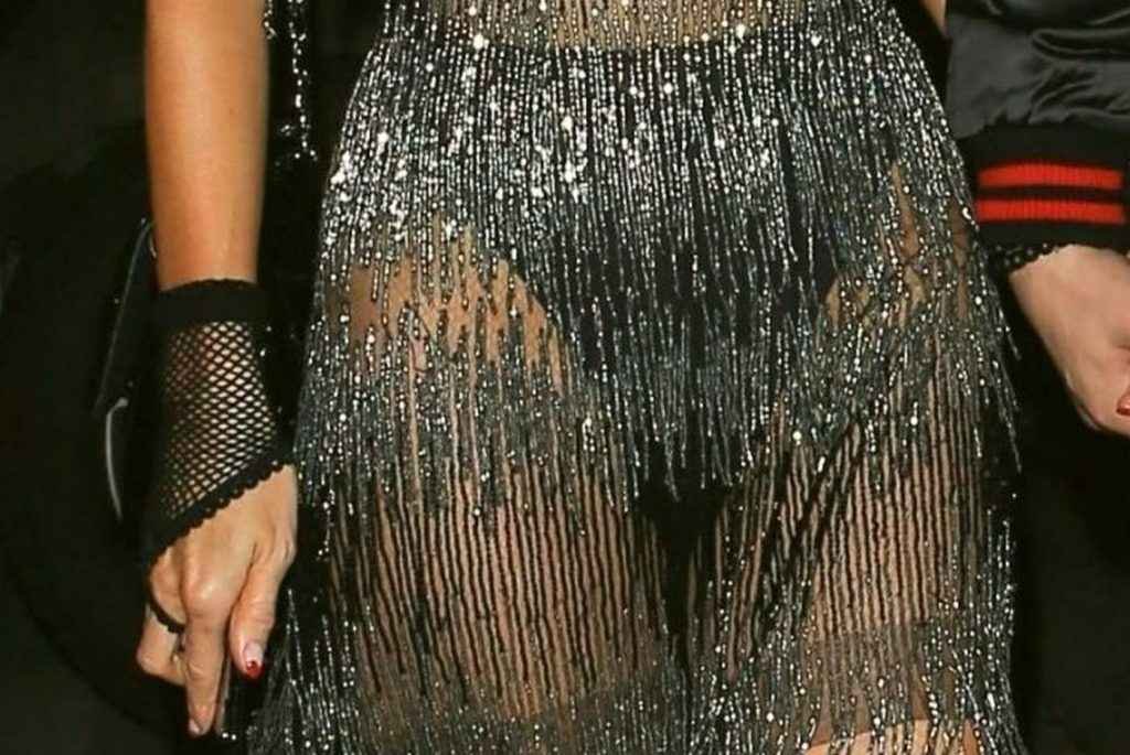 Paris Hilton dans une robe transparente