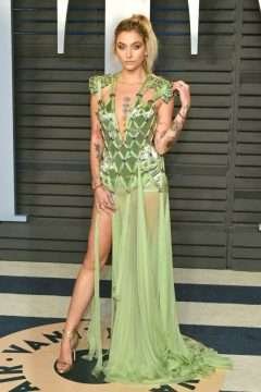 Paris Jackson ouvre la robe chez Vanity Fair