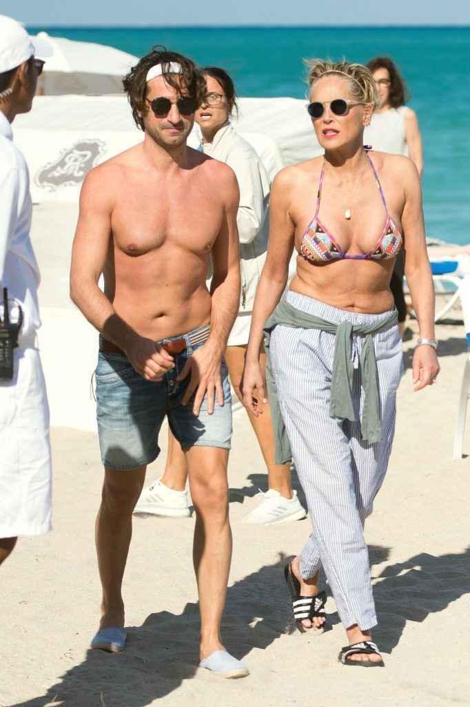 Sharon Stone en bikini à Miami Beach