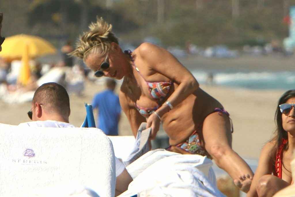 Sharon Stone en bikini à Miami Beach