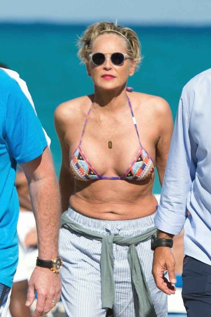 Sharon Stone en bikini à Miami Beach