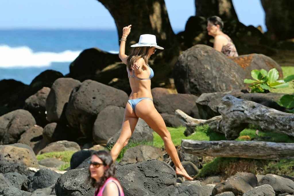 Alessandra Ambrosio en bikini à Hawaii