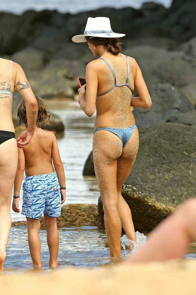 Alessandra Ambrosio en bikini à Hawaii