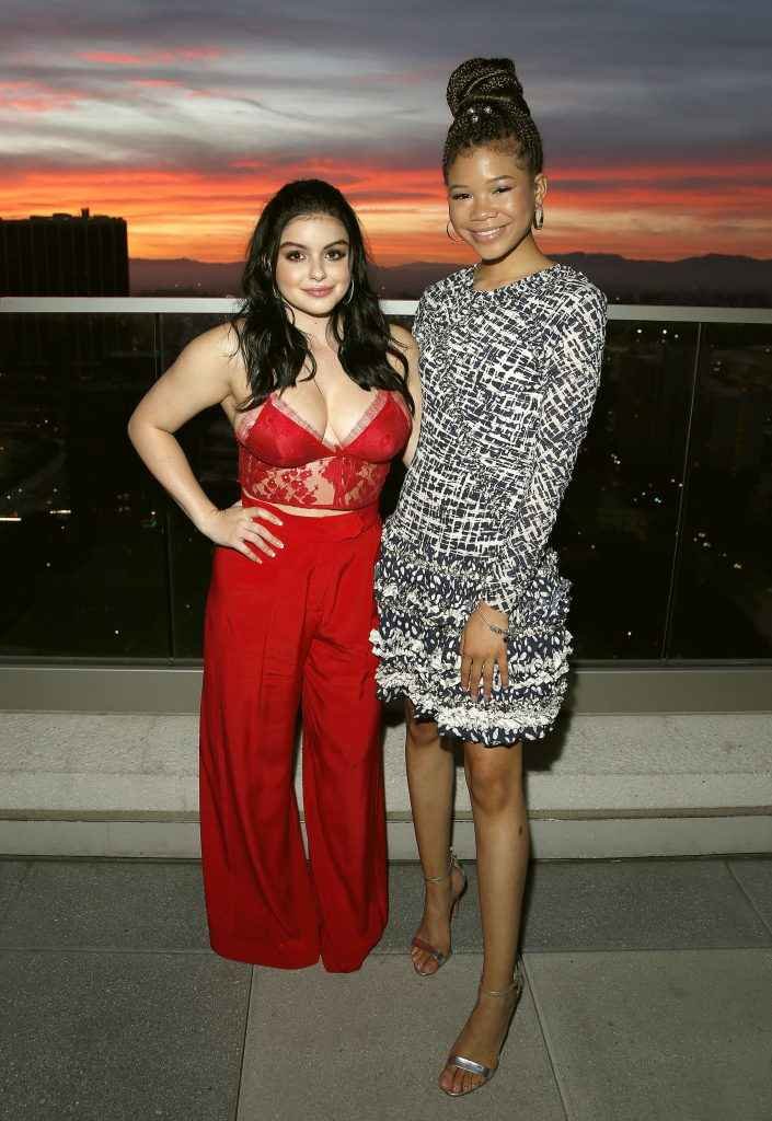 Ariel Winter exhibe un décolleté massif à Los Angeles