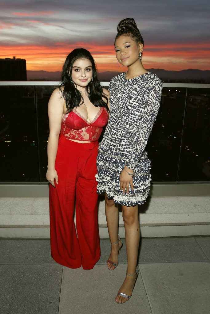 Ariel Winter exhibe un décolleté massif à Los Angeles