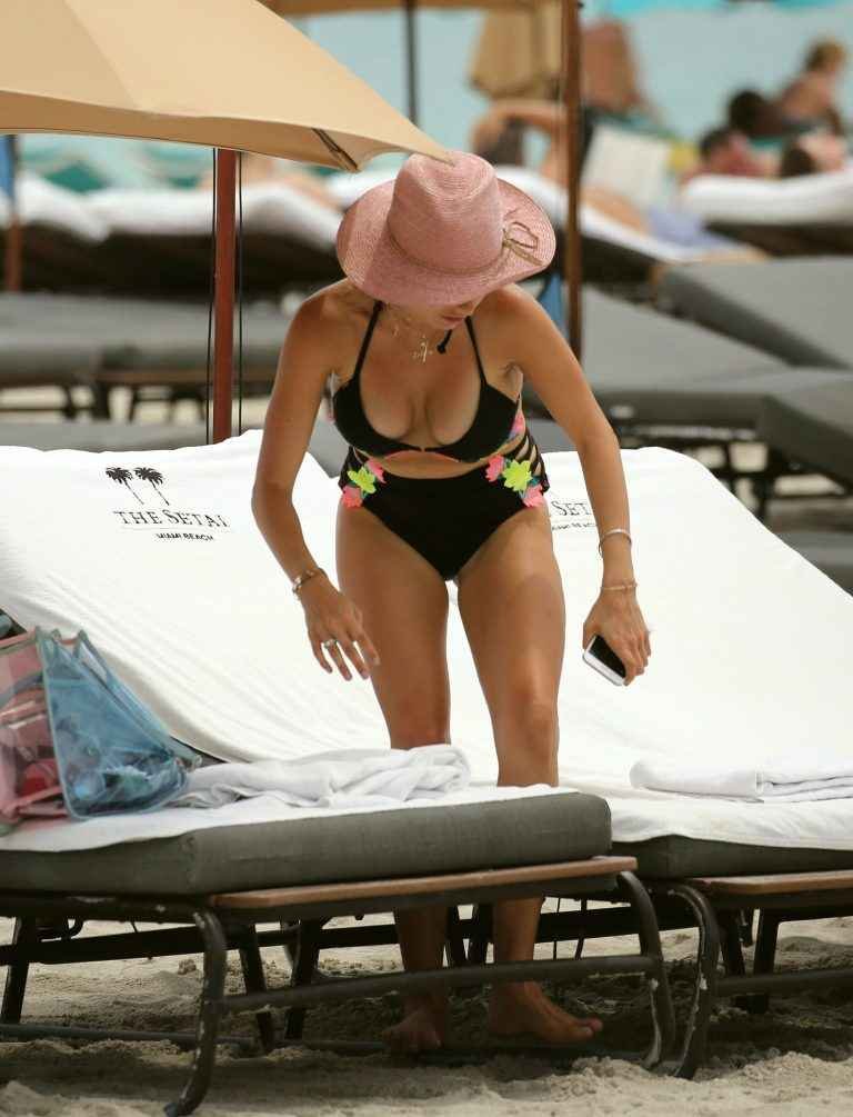 Cathy Hummels dans un bikini noir à Miami