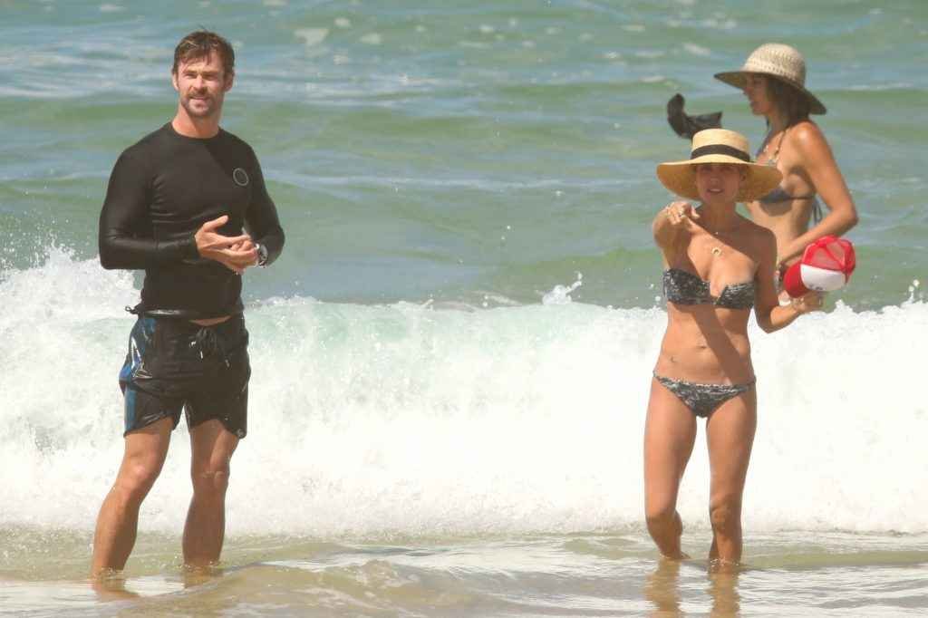 Elsa Pataki en bikini à Byron Bay