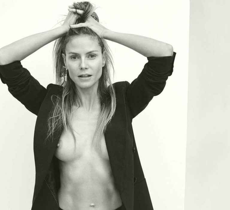 Heidi Klum pose seins nus dans Maxim