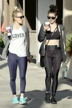 Kaley Cuoco en leggings à Studio City