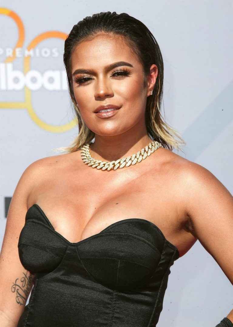 Karol G ouvre le décolleté aux Billboard Latin Music Awards à Las Vegas
