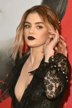 Lucy Hale ouvre le décolleté à la première de "Truth or dare"