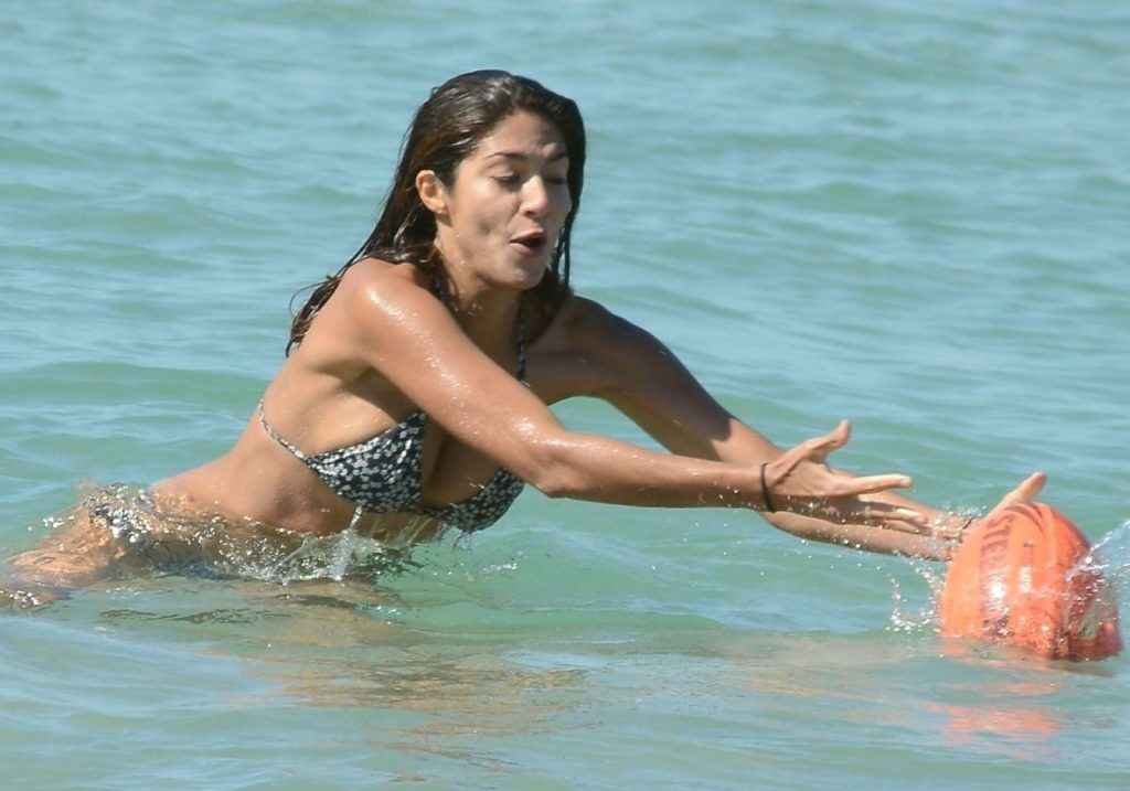 Pia Miller en bikini