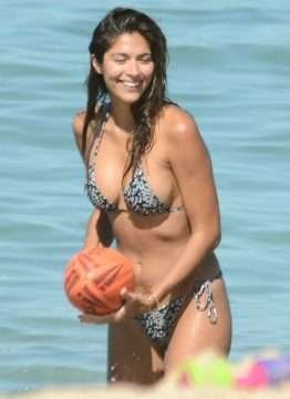 Pia Miller en bikini