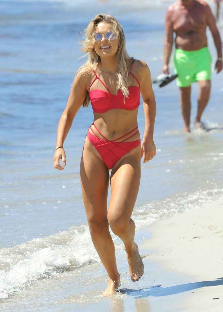 Tallia Storm en bikini au Cap-Vert