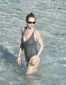 Uma Thurman en maillot de bain à Saint-Barthélémy