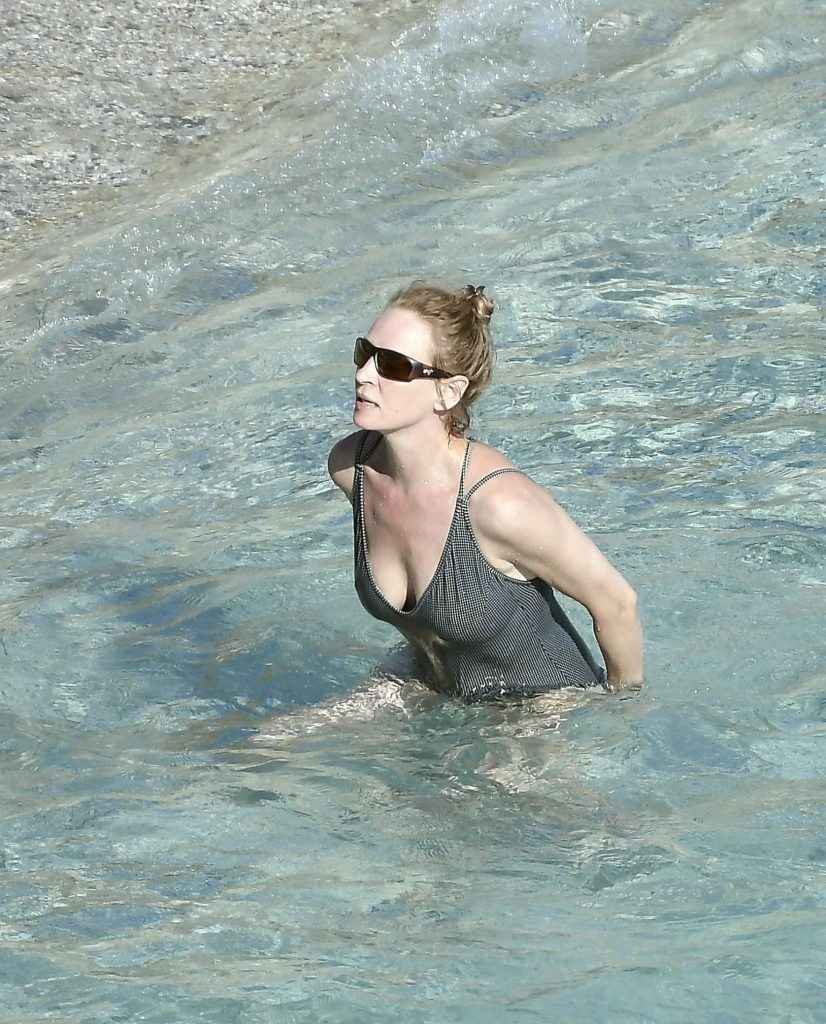 Uma Thurman en maillot de bain à Saint-Barthélémy