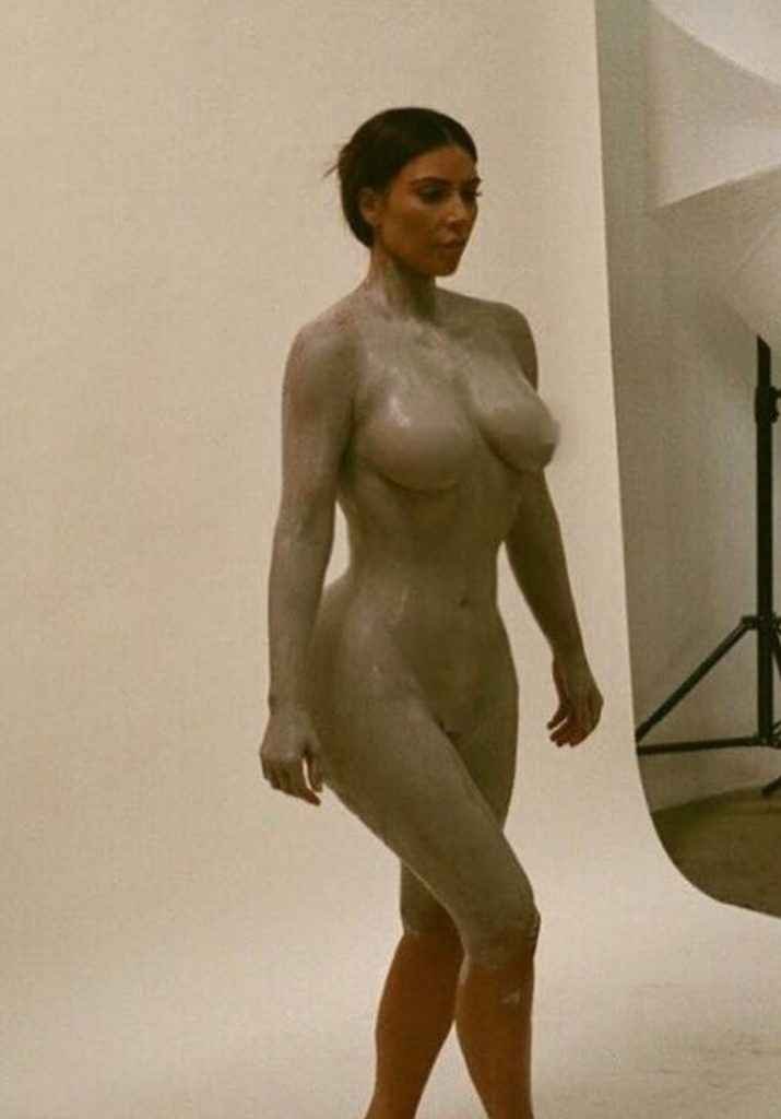 Kim Kardashian nue pour son nouveau parfum