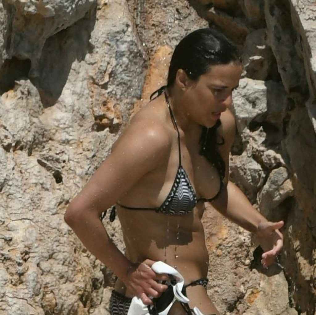 Michelle Rodriguez en bikini à Antibes