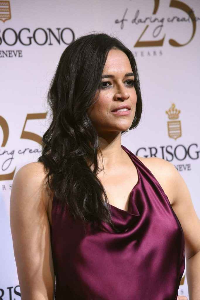 Michelle Rodriguez montre ses seins chez de Grisogono à Cannes