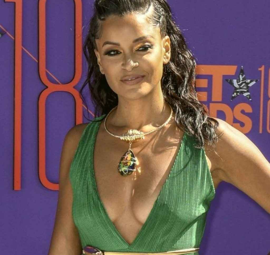 Claudia Jordan ouvre le décolleté aux BET Awards