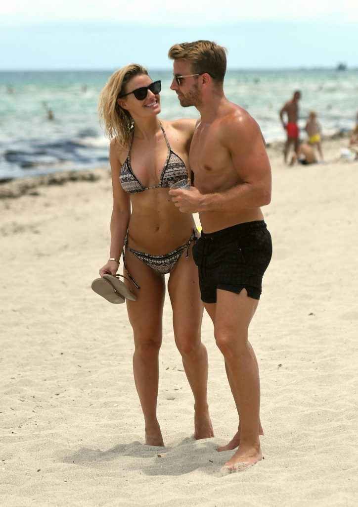 Danielle Armstrong en bikini à Miami Beach