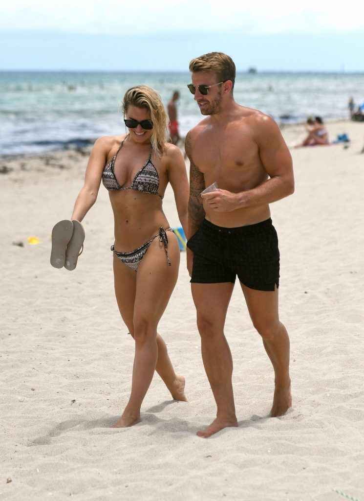 Danielle Armstrong en bikini à Miami Beach