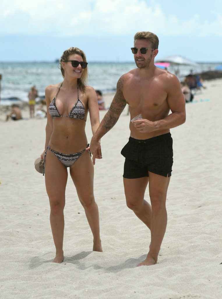 Danielle Armstrong en bikini à Miami Beach