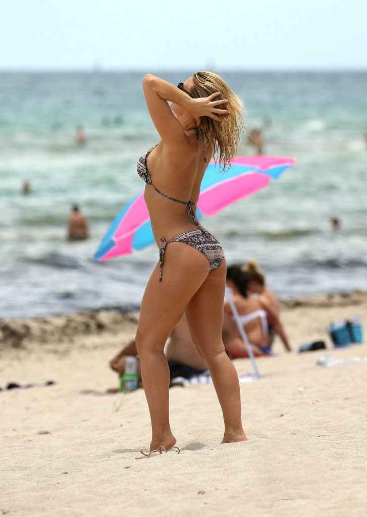 Danielle Armstrong en bikini à Miami Beach