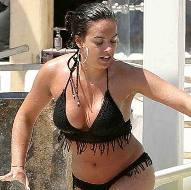 Georgia May Foote en bikini à Mykonos