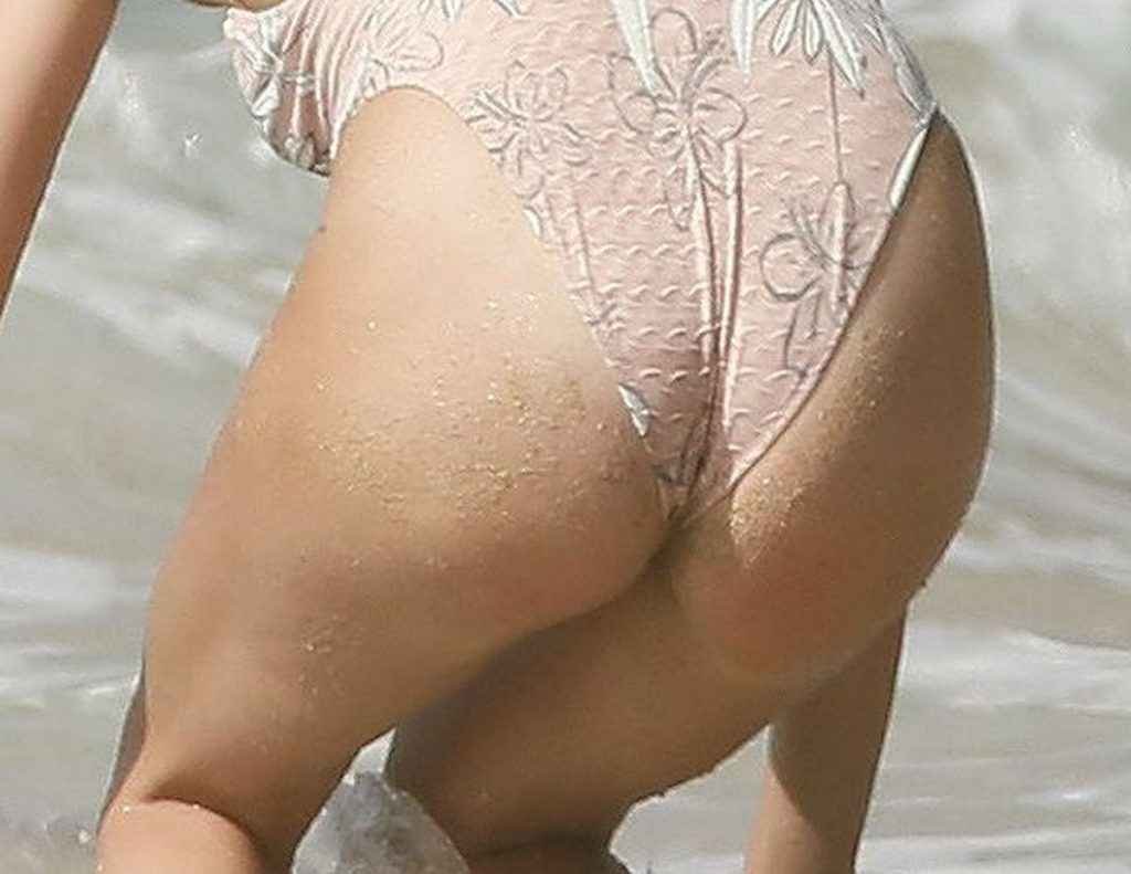 Hailey Baldwin en maillot de bain à Hawaii