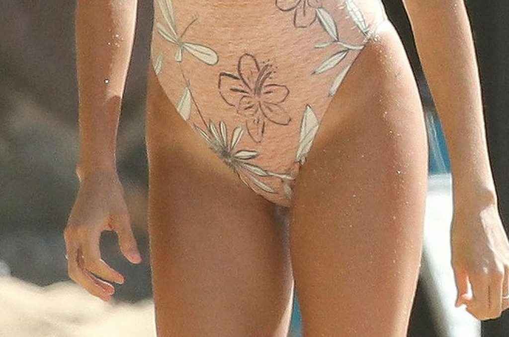 Hailey Baldwin en maillot de bain à Hawaii