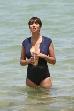 Jackie Cruz en maillot de bain à Miami Beach