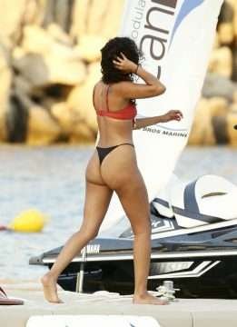 Leigh-Anne Pinnock en bikini à Mykonos