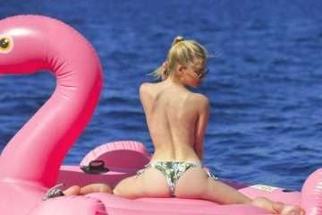 Maria Petric Levshanov, bikini et seins nus à Ibiza