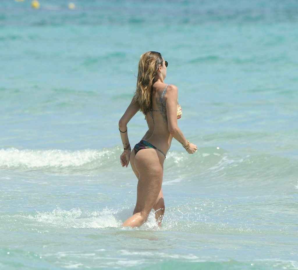 Melissa Satta en bikini à Ibiza