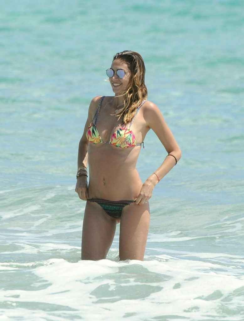 Melissa Satta en bikini à Ibiza