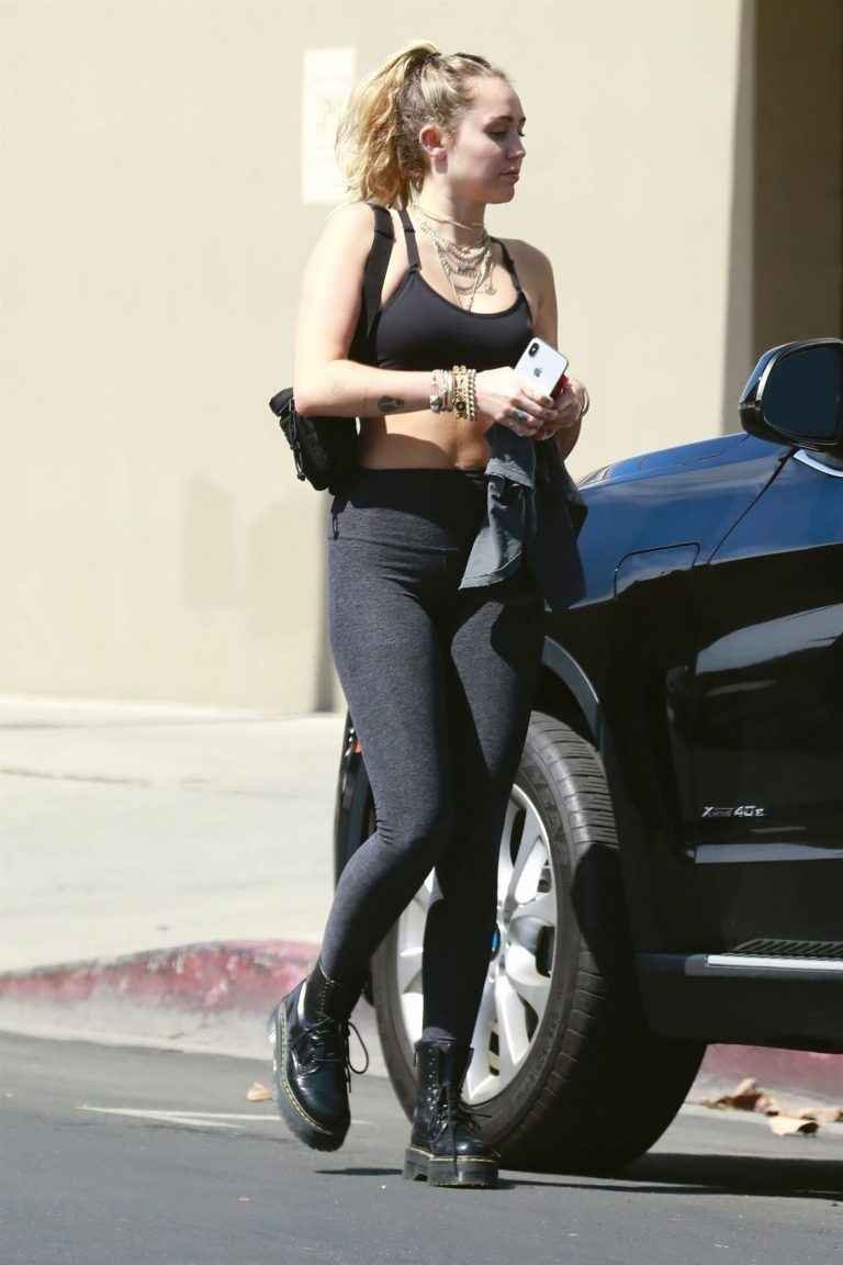 Miley Cyrus en collants à Los Angeles