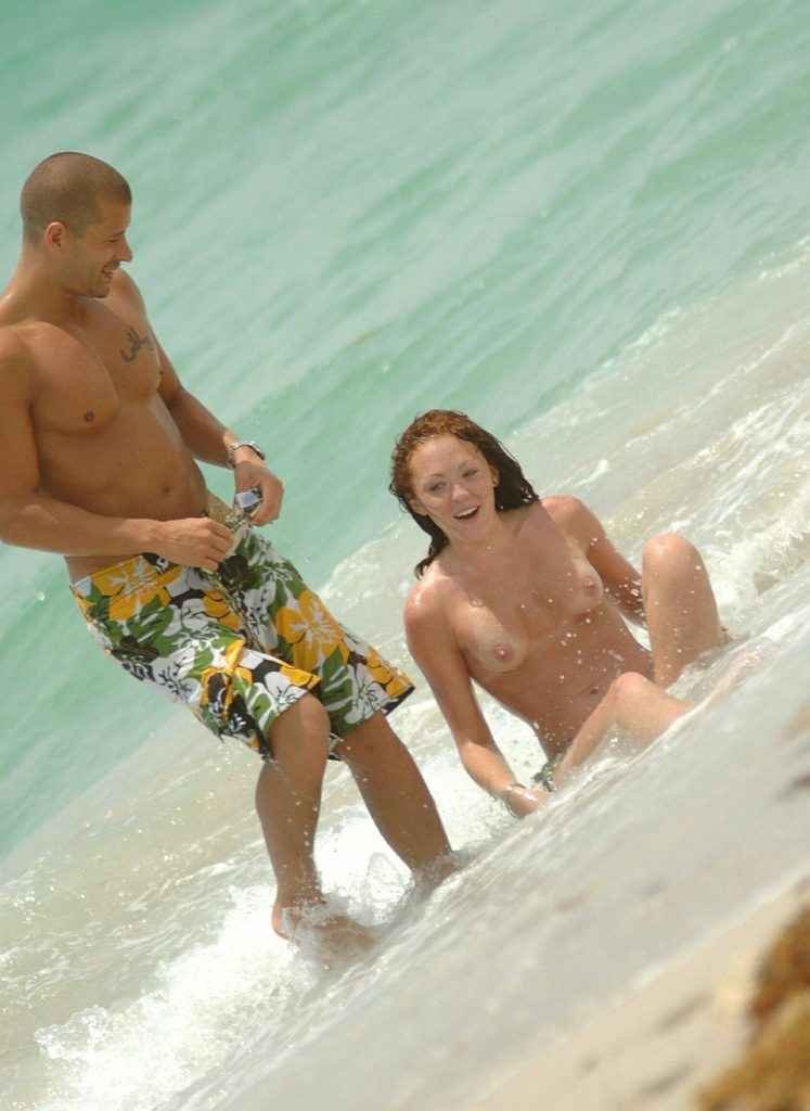 Natasha Hamilton seins nus à Miami Beach