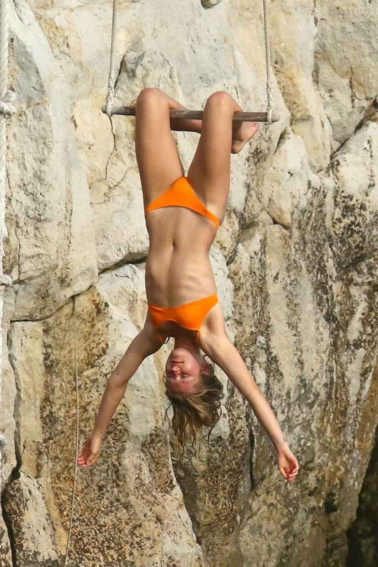 Sailor Lee Brinkley-Cook en bikini à Antibes