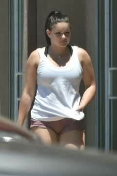 Ariel Winter en mini short à Los Angeles