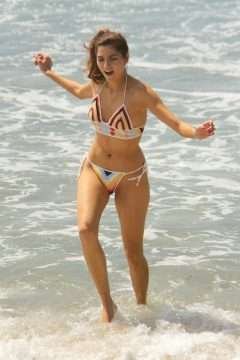 Blanca Blanco en bikini sur les plages de Malibu