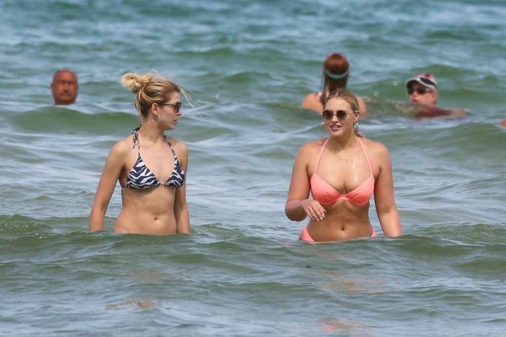 Iskra Lawrence en bikini à Miami