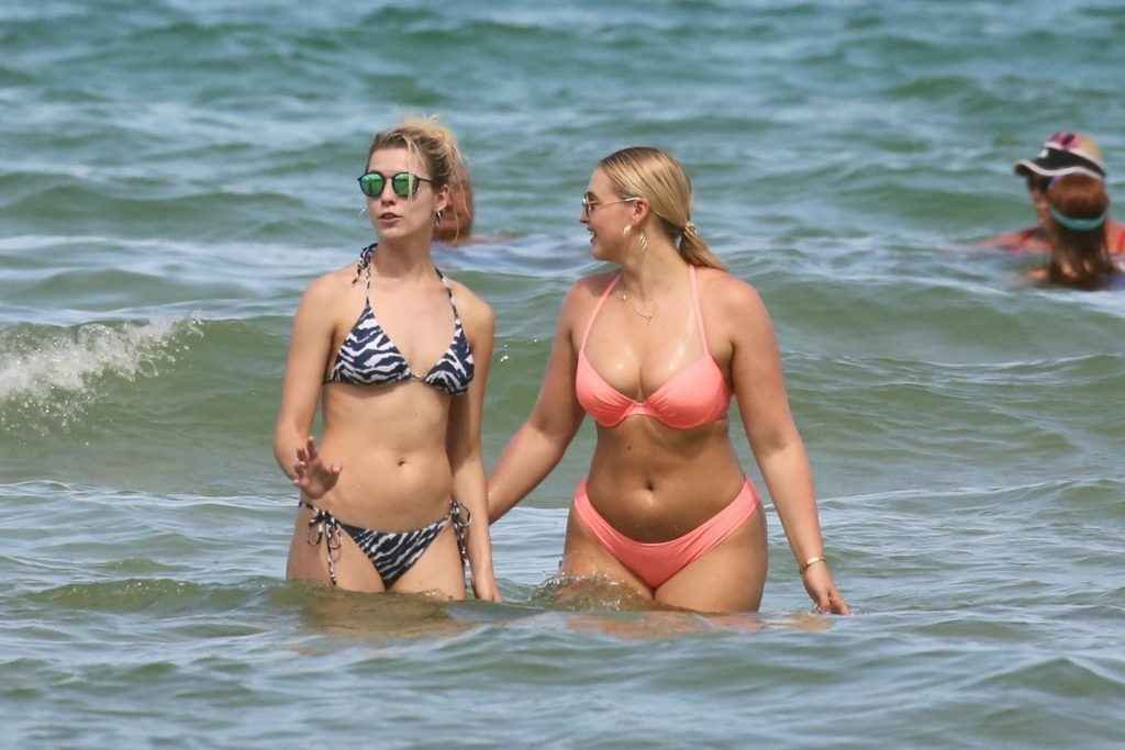 Iskra Lawrence en bikini à Miami